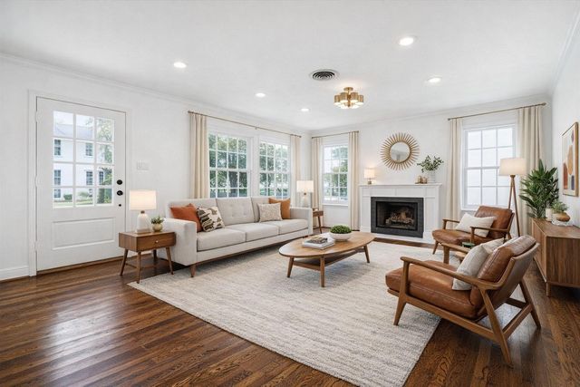 2820 Rice Boulevard, West University Place, TX 77005