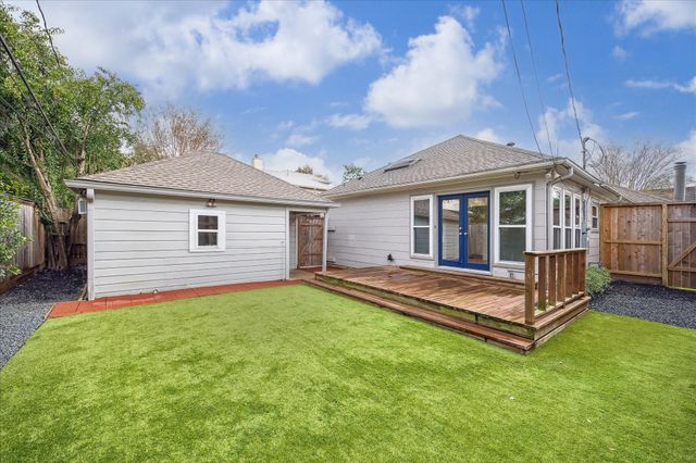 2820 Rice Boulevard, West University Place, TX 77005