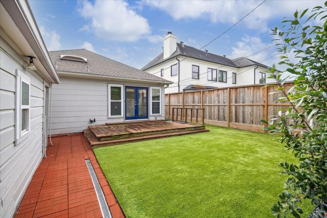 2820 Rice Boulevard, West University Place, TX 77005