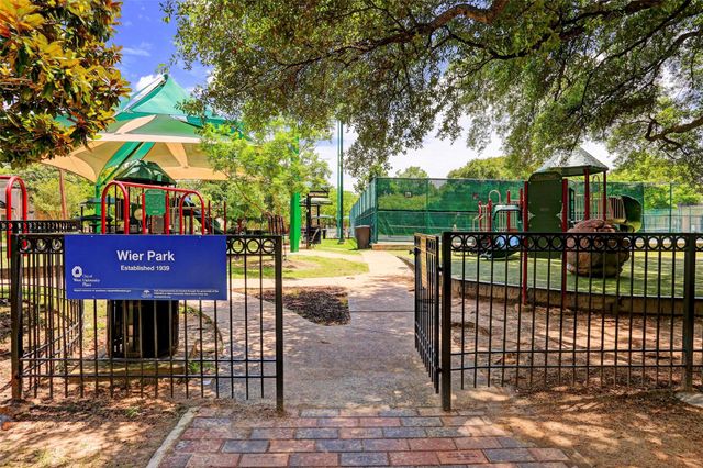 2820 Rice Boulevard, West University Place, TX 77005