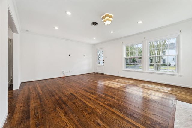 2820 Rice Boulevard, West University Place, TX 77005