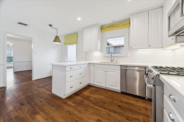 2820 Rice Boulevard, West University Place, TX 77005