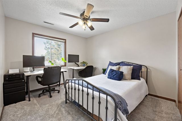 25 Lincoln Ave 15, Iowa City, IA 52246