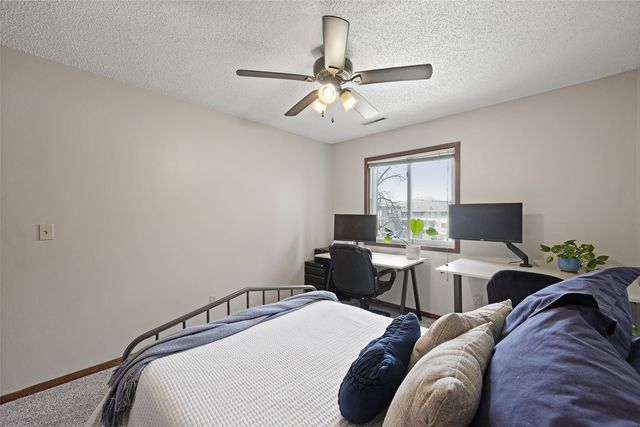 25 Lincoln Ave 15, Iowa City, IA 52246