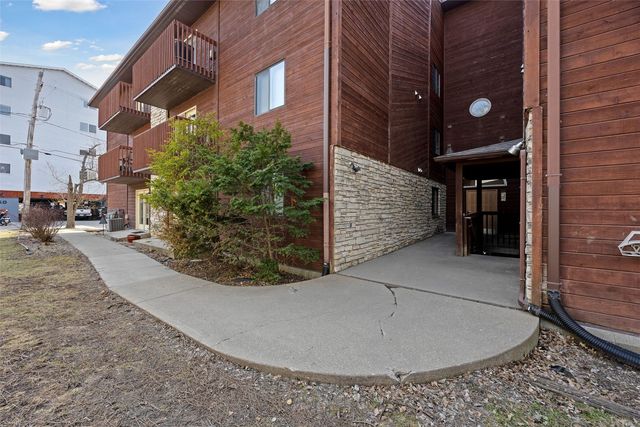 25 Lincoln Ave 15, Iowa City, IA 52246