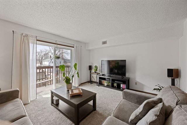 25 Lincoln Ave 15, Iowa City, IA 52246