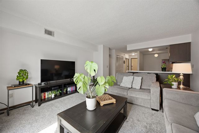 25 Lincoln Ave 15, Iowa City, IA 52246