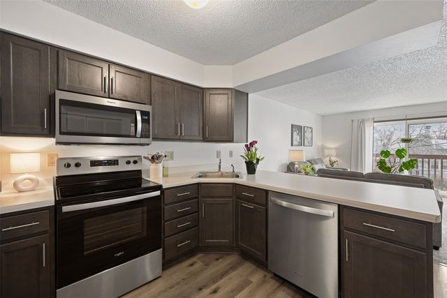 25 Lincoln Ave 15, Iowa City, IA 52246