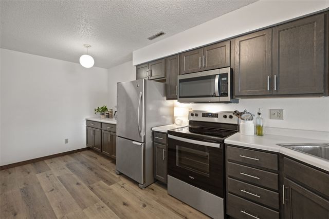 25 Lincoln Ave 15, Iowa City, IA 52246