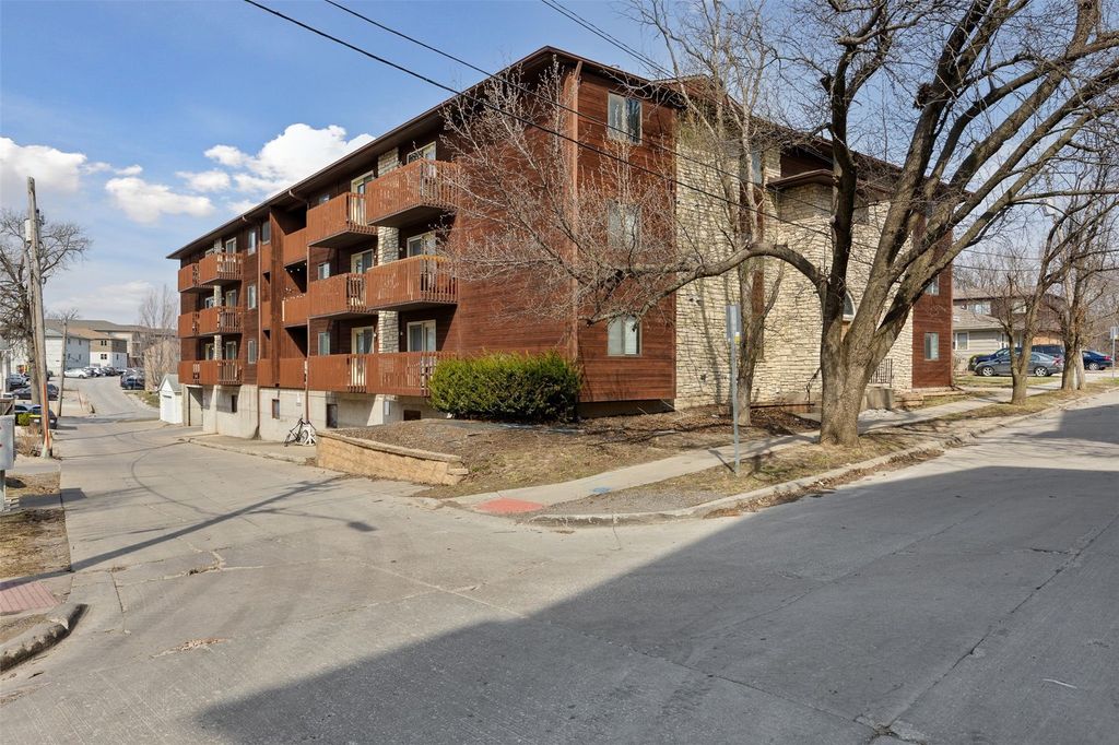 25 Lincoln Ave 15, Iowa City, IA 52246