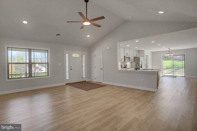 6342 PENN NATIONAL DR, Fayetteville, PA 17222