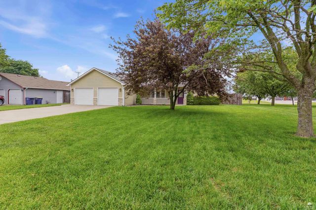 3807 Fox Ridge Drive, Manhattan, KS 66502