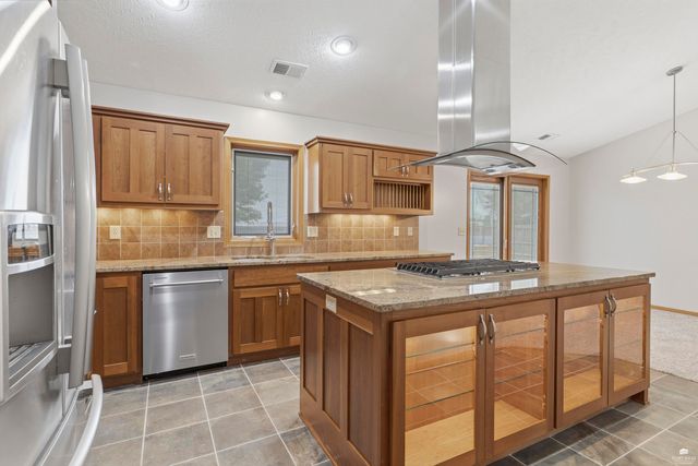 3807 Fox Ridge Drive, Manhattan, KS 66502