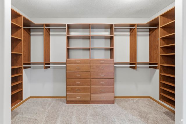 3807 Fox Ridge Drive, Manhattan, KS 66502