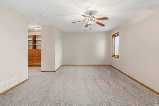3807 Fox Ridge Drive, Manhattan, KS 66502