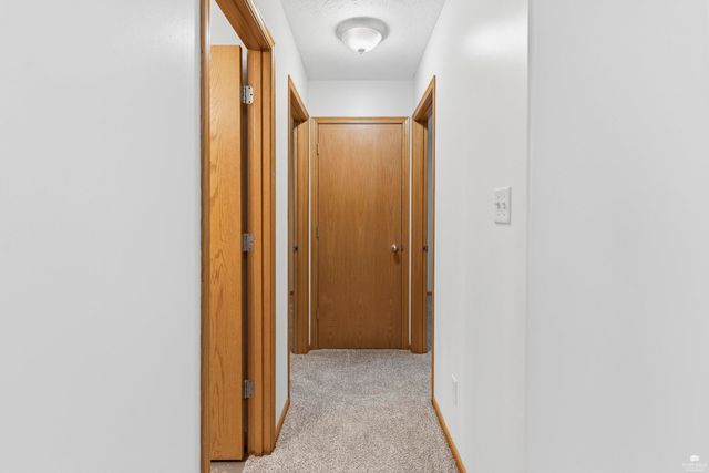 3807 Fox Ridge Drive, Manhattan, KS 66502