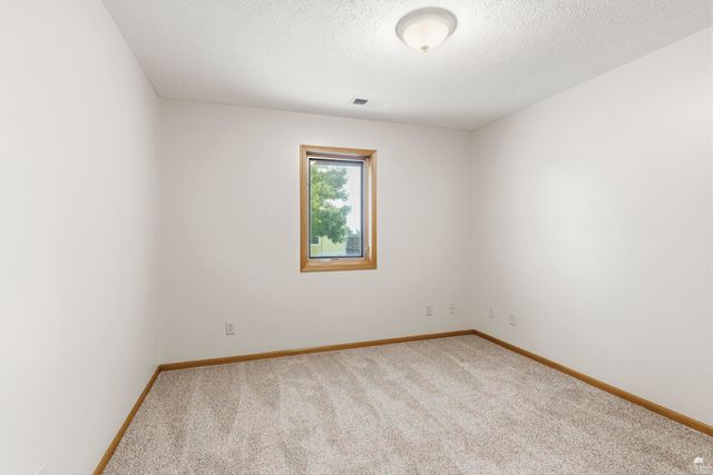 3807 Fox Ridge Drive, Manhattan, KS 66502