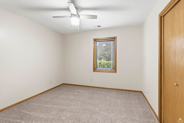 3807 Fox Ridge Drive, Manhattan, KS 66502