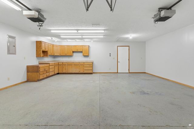 3807 Fox Ridge Drive, Manhattan, KS 66502
