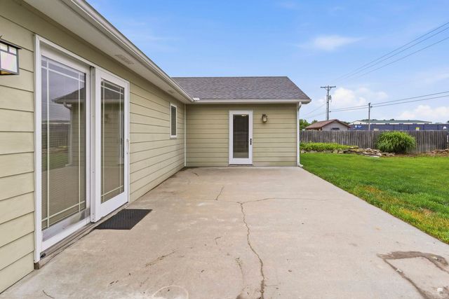 3807 Fox Ridge Drive, Manhattan, KS 66502