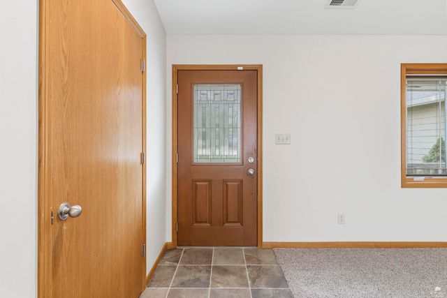 3807 Fox Ridge Drive, Manhattan, KS 66502