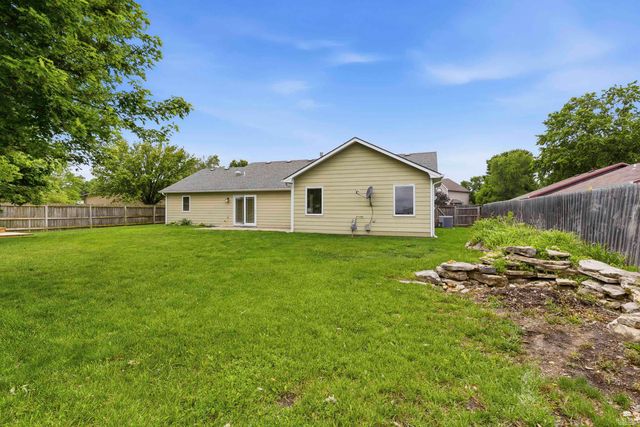 3807 Fox Ridge Drive, Manhattan, KS 66502