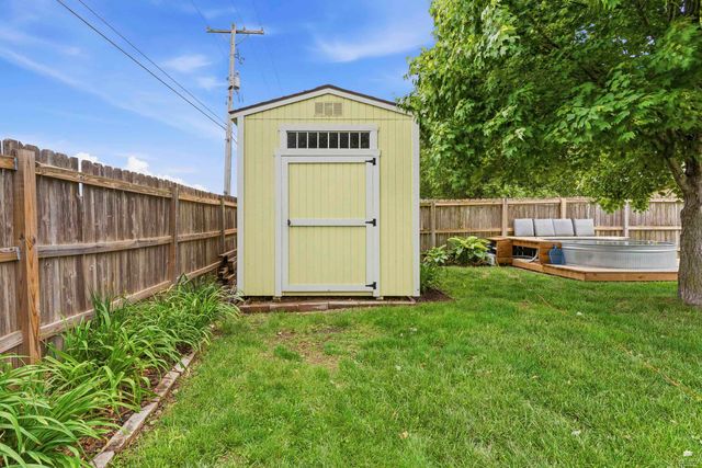 3807 Fox Ridge Drive, Manhattan, KS 66502