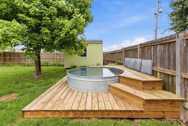 3807 Fox Ridge Drive, Manhattan, KS 66502
