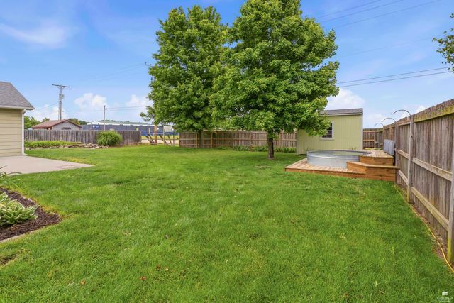 3807 Fox Ridge Drive, Manhattan, KS 66502