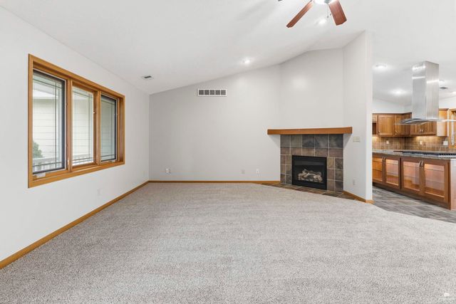 3807 Fox Ridge Drive, Manhattan, KS 66502