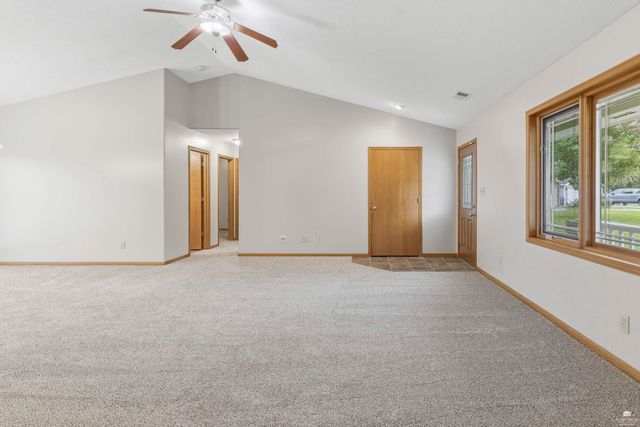 3807 Fox Ridge Drive, Manhattan, KS 66502