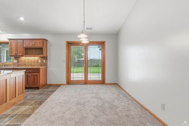3807 Fox Ridge Drive, Manhattan, KS 66502