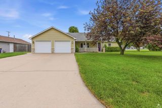 3807 Fox Ridge Drive, Manhattan, KS 66502