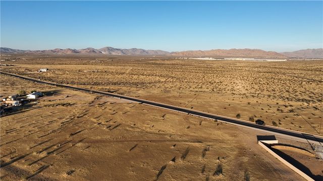 4 Stoddard Wells Road, Apple Valley, CA 92307