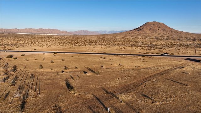 4 Stoddard Wells Road, Apple Valley, CA 92307