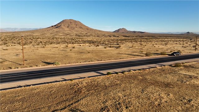 4 Stoddard Wells Road, Apple Valley, CA 92307