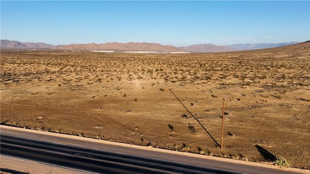 4 Stoddard Wells Road, Apple Valley, CA 92307