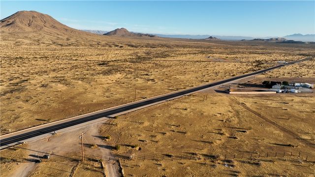 4 Stoddard Wells Road, Apple Valley, CA 92307