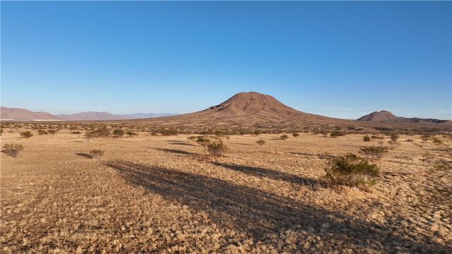 4 Stoddard Wells Road, Apple Valley, CA 92307