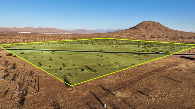 4 Stoddard Wells Road, Apple Valley, CA 92307
