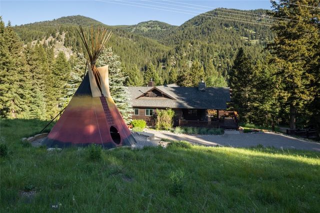 250 Pete's Way, Gallatin Gateway, MT 59730