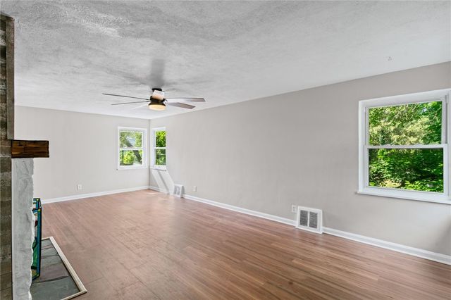 617 Argonne Blvd, Ellwood City, PA 16117