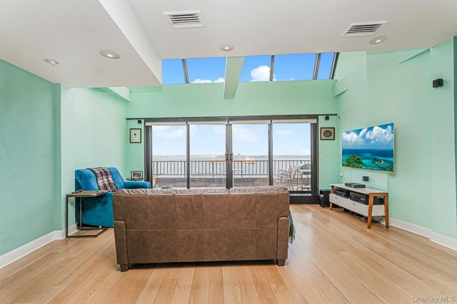 10 Bay Street Landing 8D, Staten Island, NY 10301