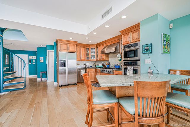 10 Bay Street Landing 8D, Staten Island, NY 10301
