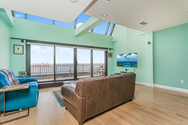 10 Bay Street Landing 8D, Staten Island, NY 10301