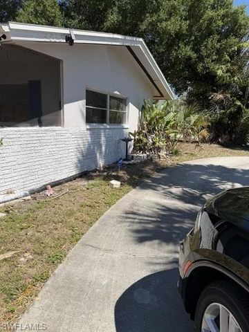 4825 AZTEC CIR, Naples, FL 34112