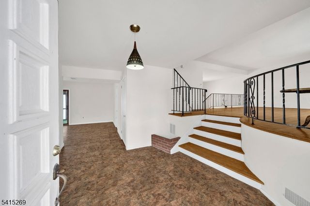 5 Forest Dr, Long Hill Twp., NJ 07980