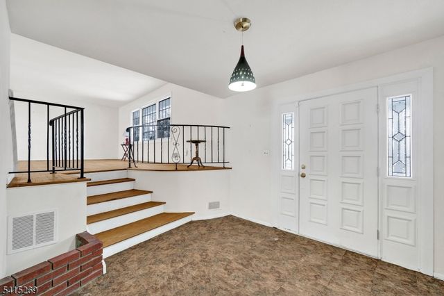 5 Forest Dr, Long Hill Twp., NJ 07980