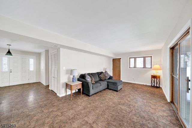 5 Forest Dr, Long Hill Twp., NJ 07980