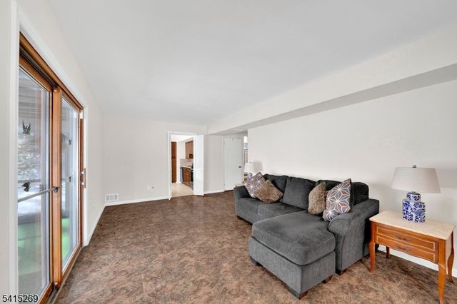 5 Forest Dr, Long Hill Twp., NJ 07980